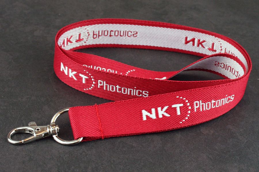 geweven lanyards in rood & wit voor NKT Photonics